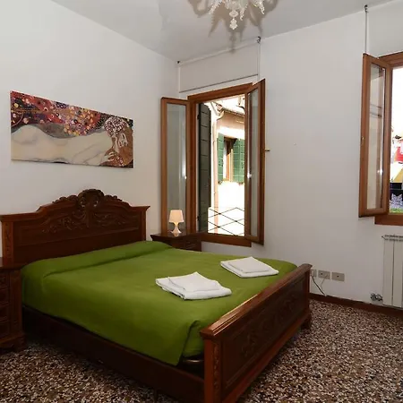 Classic House Apartment *